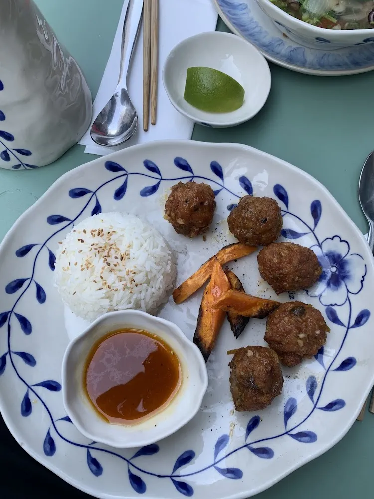 Boulettes de Poulets Aux Feuilles de Combaya Sauce Aux Kumquats